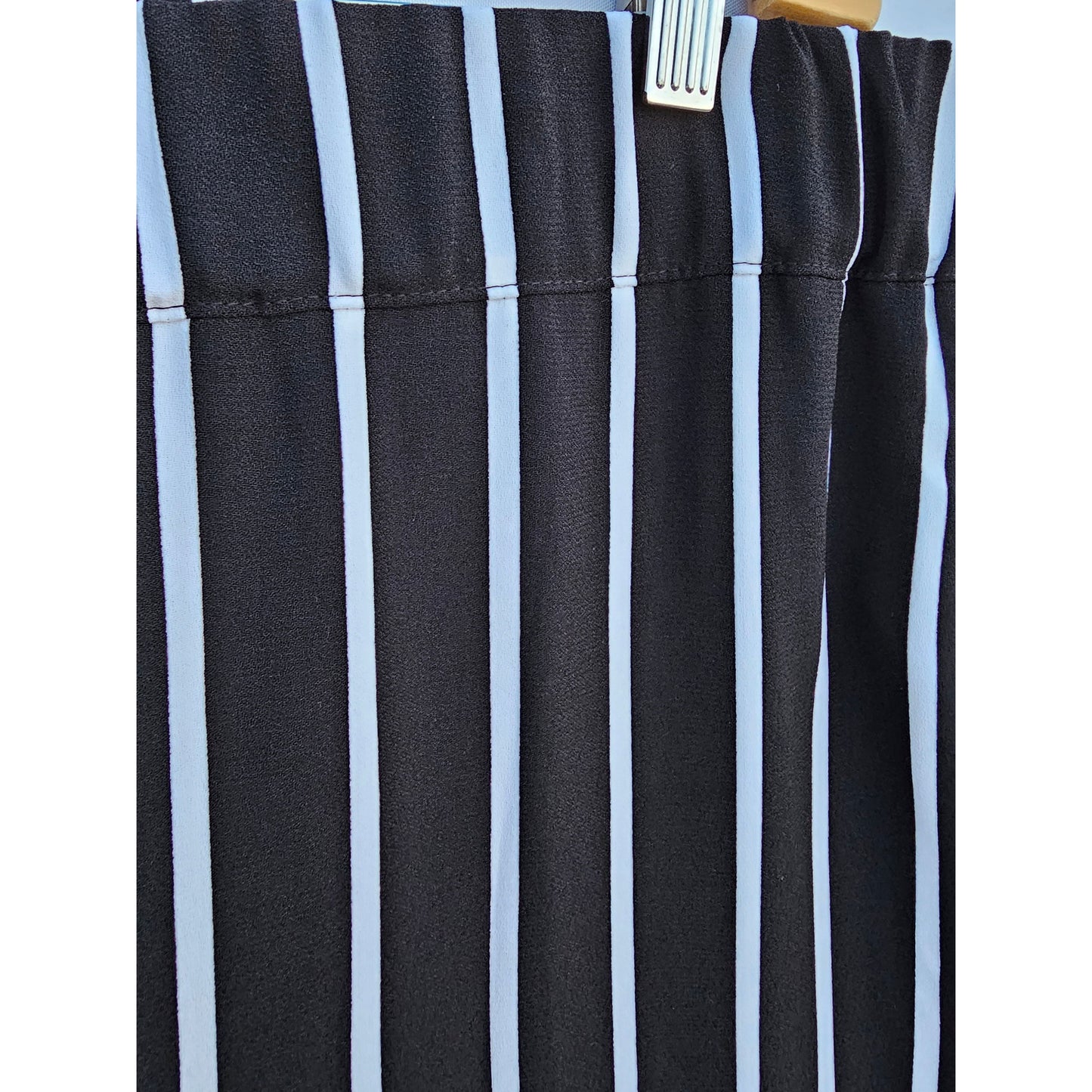 INC International Concepts Black & White Striped Capri Pants - Size Curvy Girl (Sz XL)