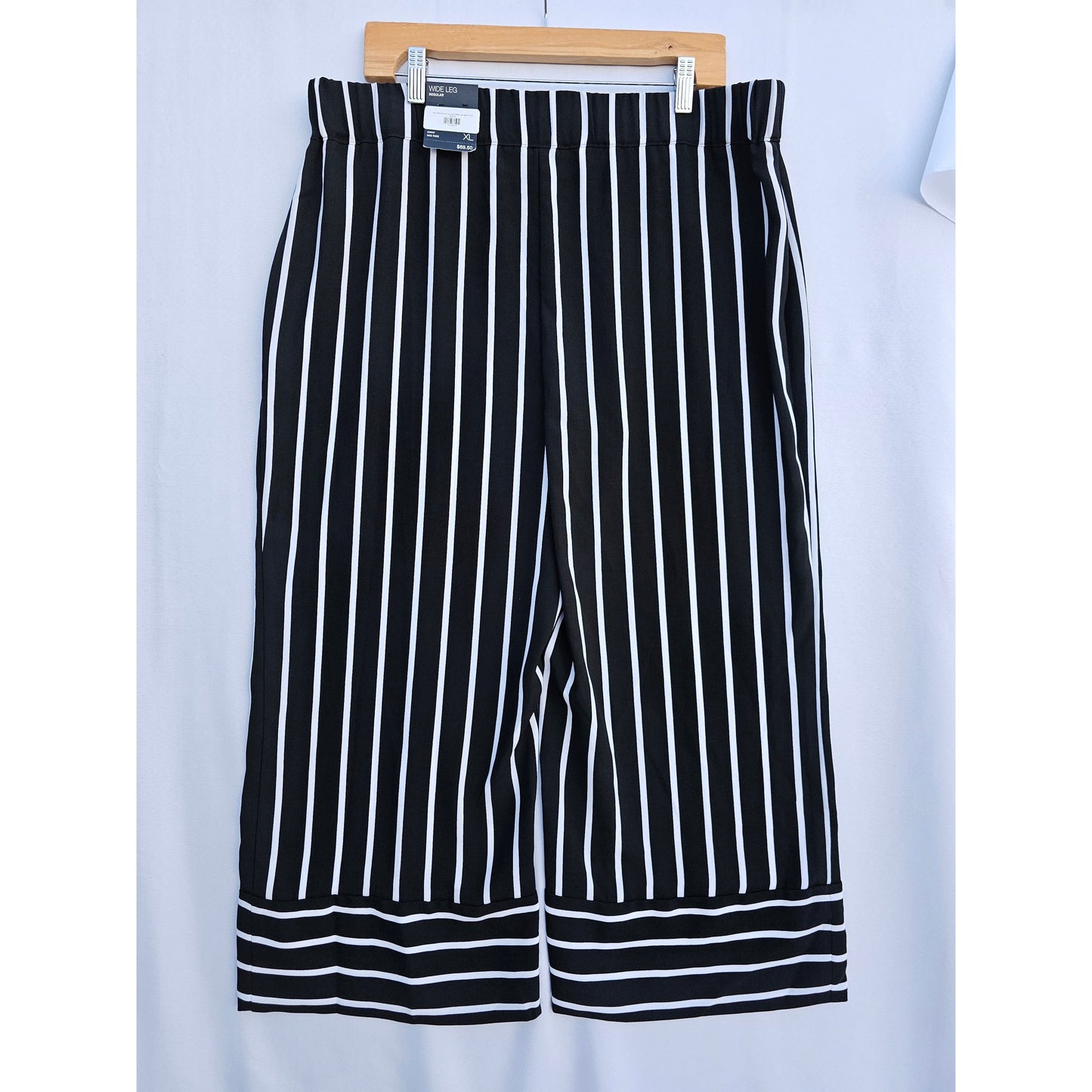 INC International Concepts Black & White Striped Capri Pants - Size Curvy Girl (Sz XL)