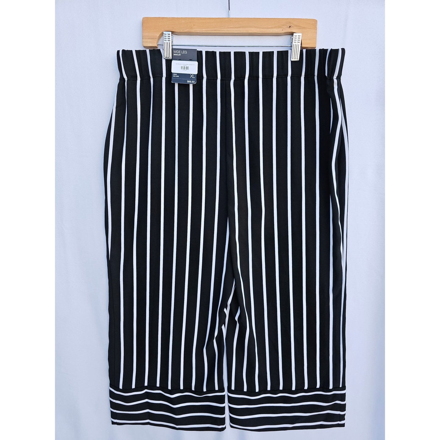 INC International Concepts Black & White Striped Capri Pants - Size Curvy Girl (Sz XL)