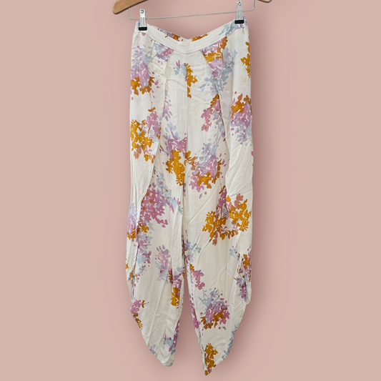 Olivaceous Floral Flowy Open Leg Pants - Size Small