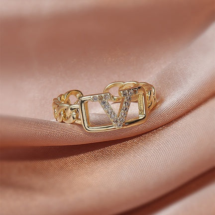 V Gold Fashion Ring